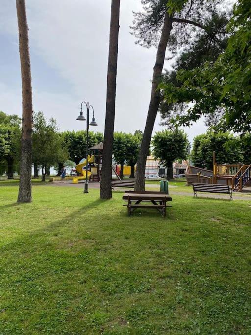 La Casa Nel Borgo Daire Angera Dış mekan fotoğraf