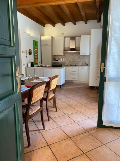 La Casa Nel Borgo Daire Angera Dış mekan fotoğraf