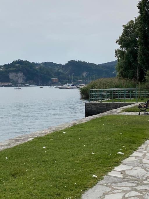 La Casa Nel Borgo Daire Angera Dış mekan fotoğraf
